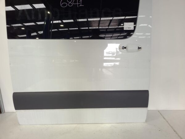 MERCEDES BENZ SPRINTER VS30 05/2018-ON RIGHT REAR SLIDING DOOR  SHELL WITH GLASS - Image 3