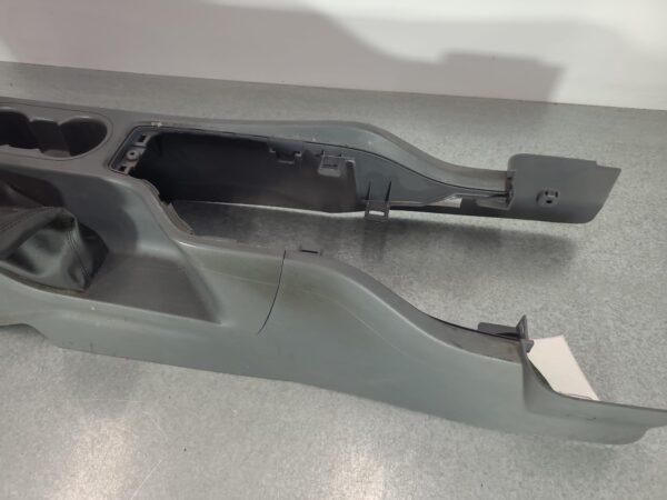 FORD RANGER PX SERIES 1 06/2011-06/2015 CONSOLE W/ 4WD SWITCH BUCKET SEAT TYPE - Image 3