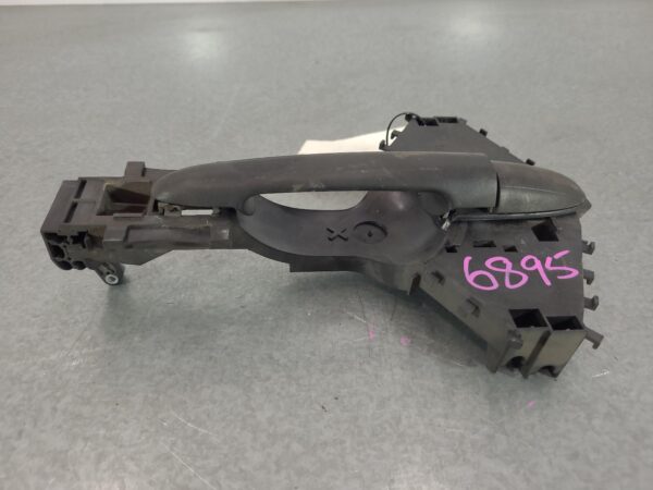 VOLKSWAGEN CRAFTER 02/2007-07/2017 OUTER LEFT/RIGHT REAR SLIDING DOOR HANDLE - Image 2