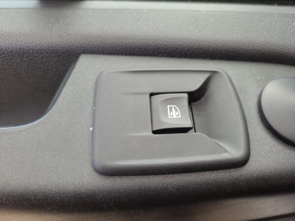 RENAULT TRAFIC X82 01/2015-ON LEFT FRONT DOOR SHELL ONLY - Image 12