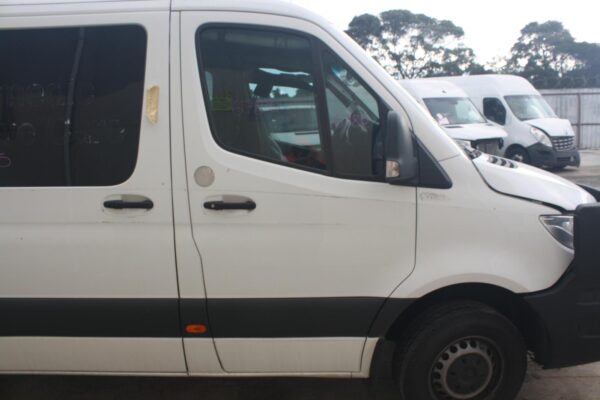MERCEDES SPRINTER VS30 05/2018-ON BODY/DOOR RIGHT PILLAR MOULD VAN - Image 8