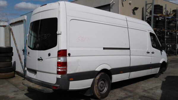 MERCEDES BENZ SPRINTER 10/2006-04/2018 LEFT WASHER JET BRACKET AND HOSE - Image 4