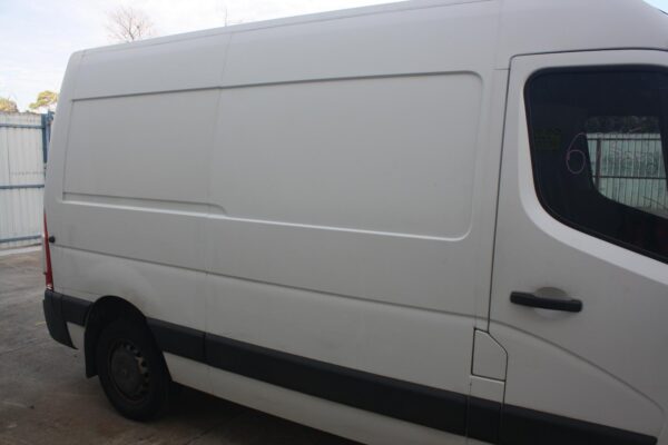 RENAULT MASTER X62 09/2011-ON RIGHT REAR BODY/DOOR MOULD BEHIND REAR WHEEL - Image 23