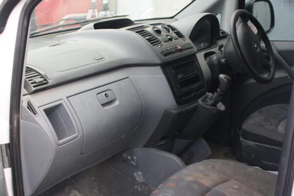 MERCEDES BENZ VITO 639 05/2004-01/2011 COURTESY LIGHT VAN - Image 17