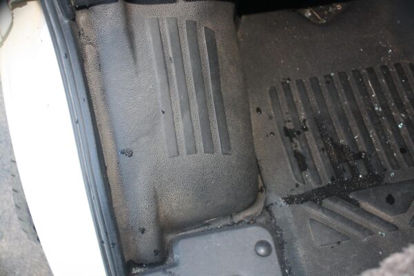 FORD TRANSIT VH-VJ 10/2000-08/2006 LEFT WHEEL ARCH FACTORY FLOOR CARPET - Image 23