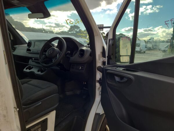 MERCEDES BENZ SPRINTER VS30 05/2018-ON LEFT FRONT HUB ASSEMBLY RWD - Image 9