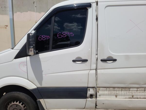 VOLKSWAGEN CRAFTER 02/2007-07/2017 LEFT FRONT 1/4 DOOR GLASS - Image 18