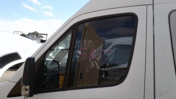 MERCEDES BENZ SPRINTER 10/2006-04/2018 LEFT WASHER JET BRACKET AND HOSE - Image 9