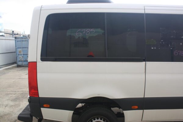 MERCEDES BENZ SPRINTER VS30 05/2018-ON RIGHT REAR SLIDING DOOR LOW ROOF - Image 21