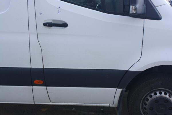 MERCEDES BENZ SPRINTER VS30 05/2018-ON RIGHT FRONT 1/4 DOOR GLASS - Image 9