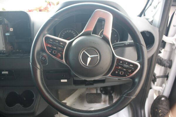 MERCEDES SPRINTER VS30 05/2018-ON RIGHT FRONT QUARTER PANEL MOULD VAN - Image 12