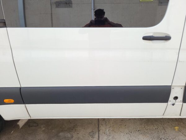MERCEDES BENZ SPRINTER VS30 05/2018-ON RIGHT QUARTER PANEL MOULD REAR - Image 20