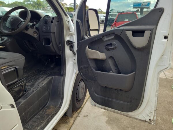 RENAULT MASTER X62 09/2011-ON RIGHT FRONT BODY RUBBER SEAL - Image 11