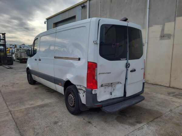 MERCEDES BENZ SPRINTER VS30 05/2018-ON RIGHT REAR QUARTER PANEL MOULD - Image 6