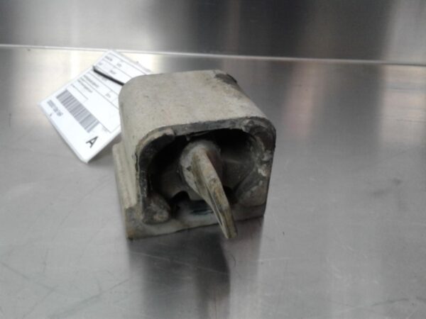 MERCEDES BENZ VITO 639 04/2004-02/2015 TRANSMISSION MOUNT DIESEL 2.1L - Image 2