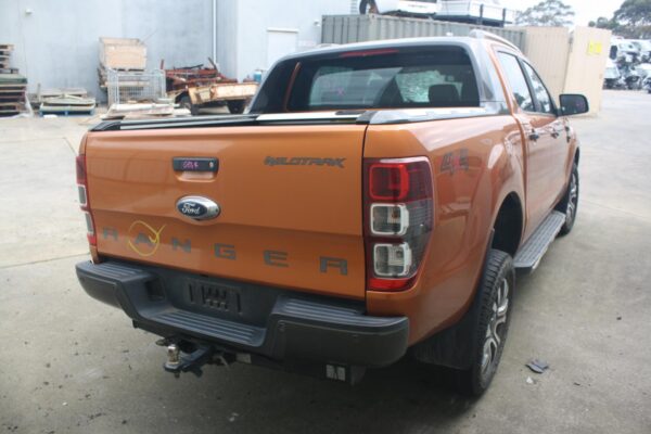 FORD RANGER PX 06/2011-04/2022 COURTESY LIGHT FRONT WILDTRAK BLACK - Image 19