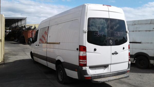 MERCEDES BENZ SPRINTER 10/2006-04/2018 LEFT WASHER JET BRACKET AND HOSE - Image 3