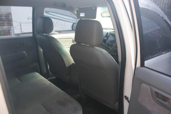 TOYOTA HILUX 03/2005-08/2015 RIGHT TRIM PANEL CUP HOLDER IN DASH - Image 12