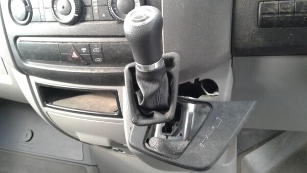 MERCEDES BENZ SPRINTER NCV3 10/2006-04/2018 MUD FLAPS RIGHT REAR - Image 9