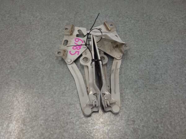 MERCEDES BENZ SPRINTER VS30 05/2018-ON BONNET HINGE/STRUT PAIR - Image 2