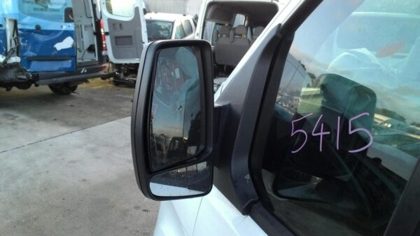 FORD TRANSIT CUSTOM VN 09/2013-12/2017 REAR BUMPER BAR NON PARK SENSOR TYPE - Image 4