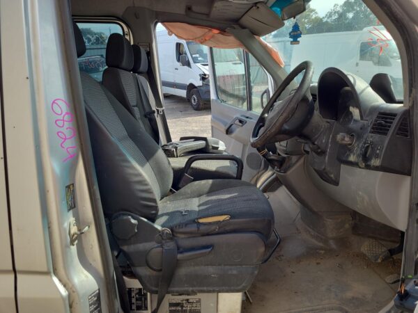 MERCEDES BENZ SPRINTER NCV3 10/2006-04/2018 RIGHT FRONT HUB ASSEMBLY - Image 42