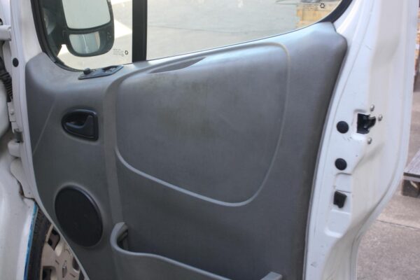 RENAULT TRAFIC X83 04/2004-12/2014 RIGHT FRONT DOOR - Image 31