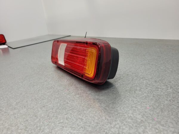 IVECO DAILY 6TH GEN 01/2015-2023 RIGHT TAILLIGHT IN BUMPER CAB CHASSIS - Image 3