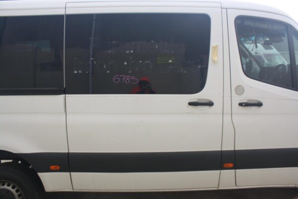 MERCEDES BENZ SPRINTER VS30 05/2018-ON RIGHT BARN DOOR WITH GLASS LOW ROOF - Image 6