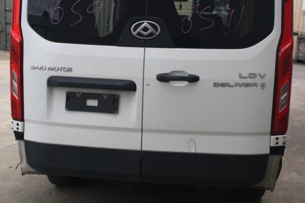 LDV DELIVER 9 07/2020-ON TAILGATE HANDLE OUTER RIGHT BARN DOOR - Image 22