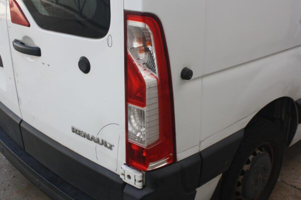 RENAULT MASTER X62 09/2011-ON RIGHT REAR BODY/DOOR MOULD BEHIND REAR WHEEL - Image 31