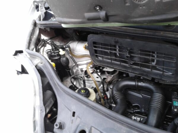 RENAULT TRAFIC X83 04/2004-12/2014 ROCKER COVER VAN - Image 17