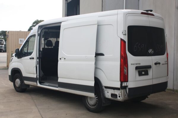 LDV DELIVER 9 07/2020-ON TAILGATE HANDLE OUTER RIGHT BARN DOOR - Image 15