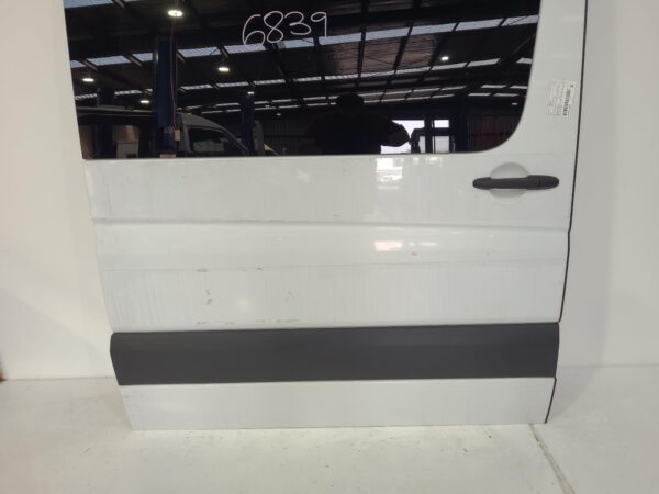 MERCEDES BENZ SPRINTER NCV3 10/2006-04/2018 COMPLETE RIGHT REAR DOOR HIGH ROOF - Image 3
