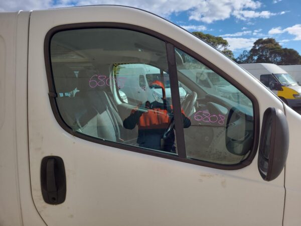 RENAULT TRAFIC X83 04/2004-12/2014 RIGHT FRONT DOOR WINDOW - Image 10