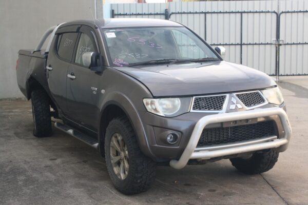 MITSUBISHI TRITON ML-MN 07/2006-04/2015 BONNET HINGES PAIR - Image 3