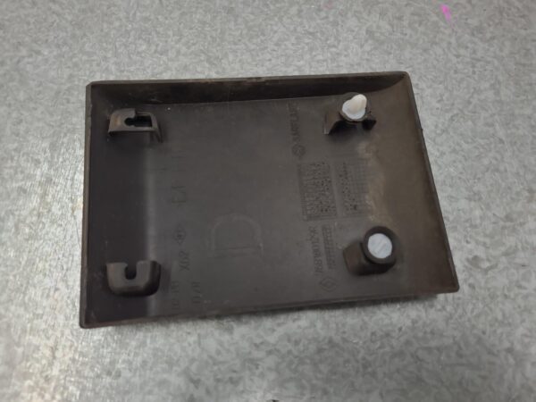 RENAULT MASTER X62 09/2011-ON RIGHT FRONT BODY/DOOR MOULD NEXT TO FRONT DOOR - Image 3