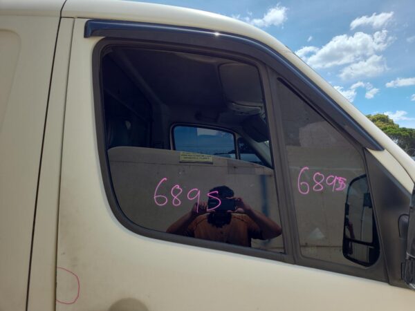 VOLKSWAGEN CRAFTER 02/2007-07/2017 RIGHT FRONT 1/4 DOOR GLASS - Image 15