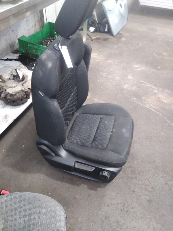 LDV DELIVER 9 07/2020-ON FRONT SEAT RIGHT CLOTH - Image 2