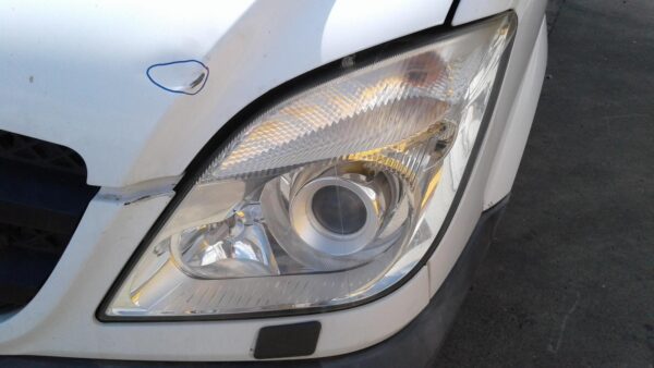 MERCEDES BENZ SPRINTER 10/2006-04/2018 LEFT WASHER JET BRACKET AND HOSE - Image 8