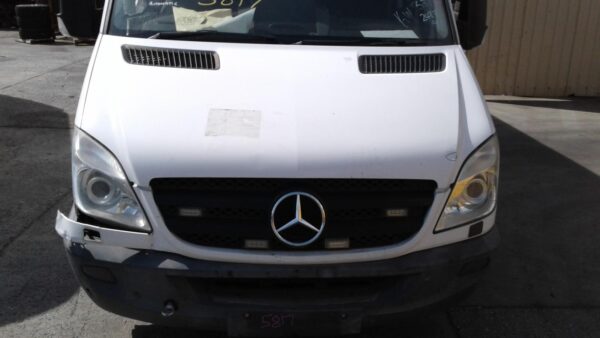 MERCEDES BENZ SPRINTER 10/2006-04/2018 LEFT WASHER JET BRACKET AND HOSE - Image 5