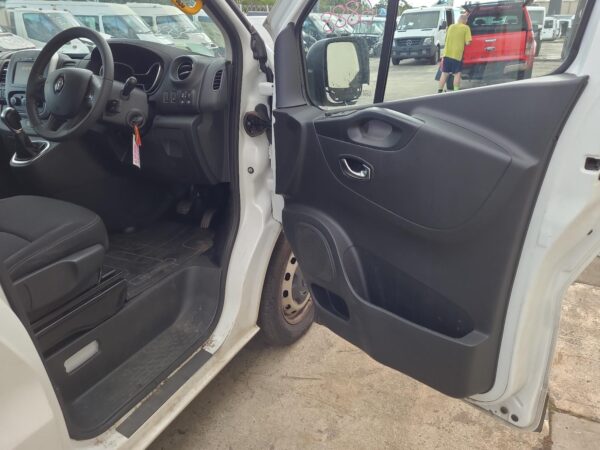 RENAULT MASTER X82 01/2015-ON RIGHT FRONT RUBBER SEAL - Image 21