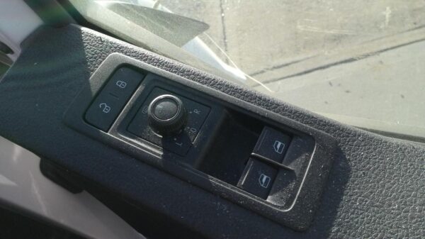 VOLKSWAGEN TRANSPORTER T6 07/2015-2022 REAR BUMPER BAR END RIGHT - Image 4