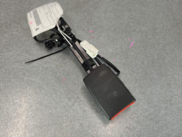 LDV DELIVER 9 07/2020-2024 RIGHT FRONT SEAT BELT STALK ONLY - Image 2