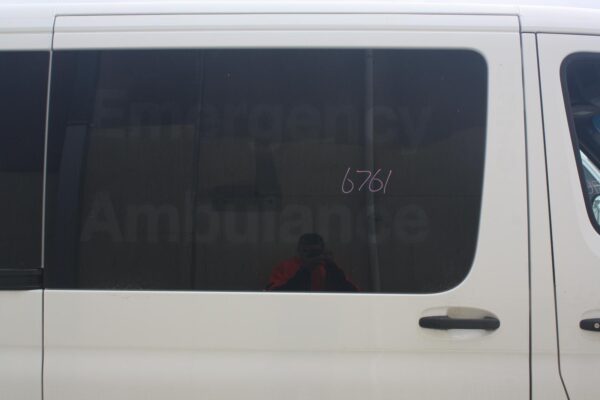 MERCEDES BENZ SPRINTER VS30 05/2018-2024 RIGHT REAR SLIDING DOOR WITH GLASS - Image 7