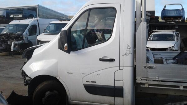 RENAULT MASTER X62 09/2011-2024 REAR BUMPER BAR NON PARK SENSOR TYPE - Image 10