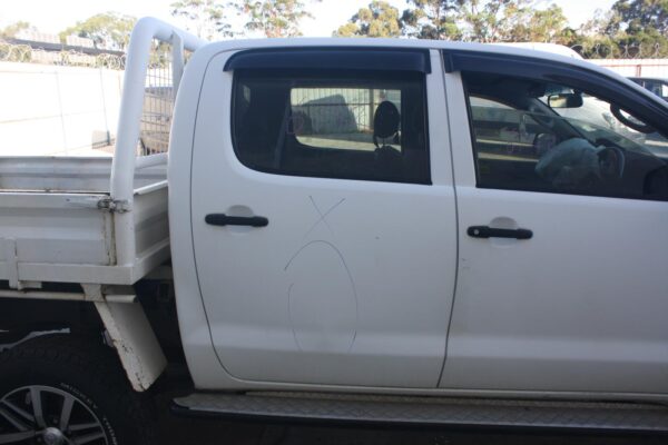 TOYOTA HILUX 09/2011-08/2015 BODY SEAL RUBBER LEFT FRONT DOOR - Image 18