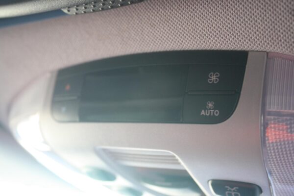 MERCEDES BENZ VIANO 639 07/2005-12/2014 COURTESY LIGHT REAR W/ GRAB HANDLE TYPE - Image 29