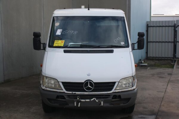 MERCEDES BENZ SPRINTER 02/1998-10/2006 FRONT PANEL RIGHT HEADLIGHT SURROUND - Image 31