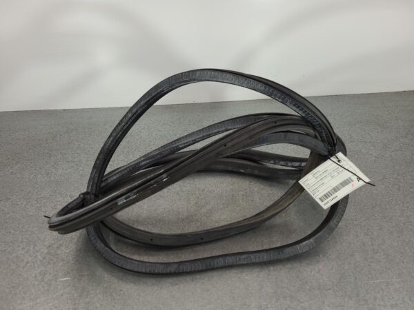 MERCEDES BENZ SPRINTER NCV3 10/2006-04/2018 RIGHT SLIDING DOOR RUBBER SEAL - Image 2